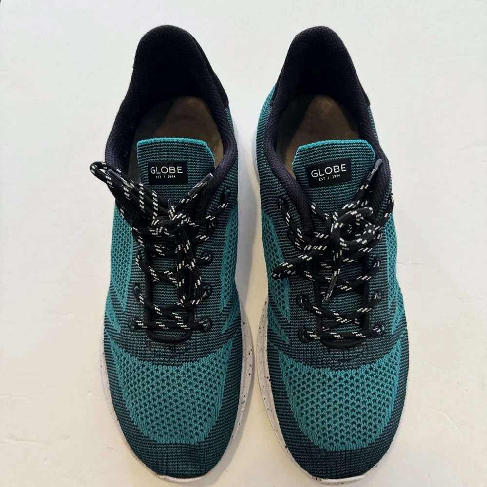Globe avante sneakers